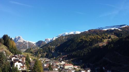 Hotel Garni Gardena - Appartments Santa Cristina Val Gardena Екстериор снимка