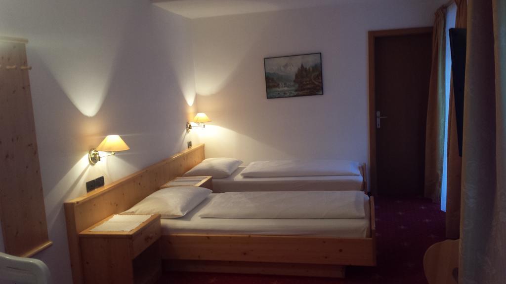 Hotel Garni Gardena - Appartments Santa Cristina Val Gardena Стая снимка