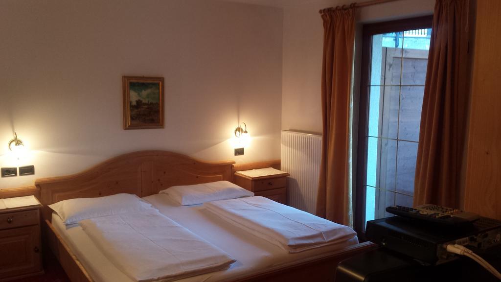 Hotel Garni Gardena - Appartments Santa Cristina Val Gardena Стая снимка