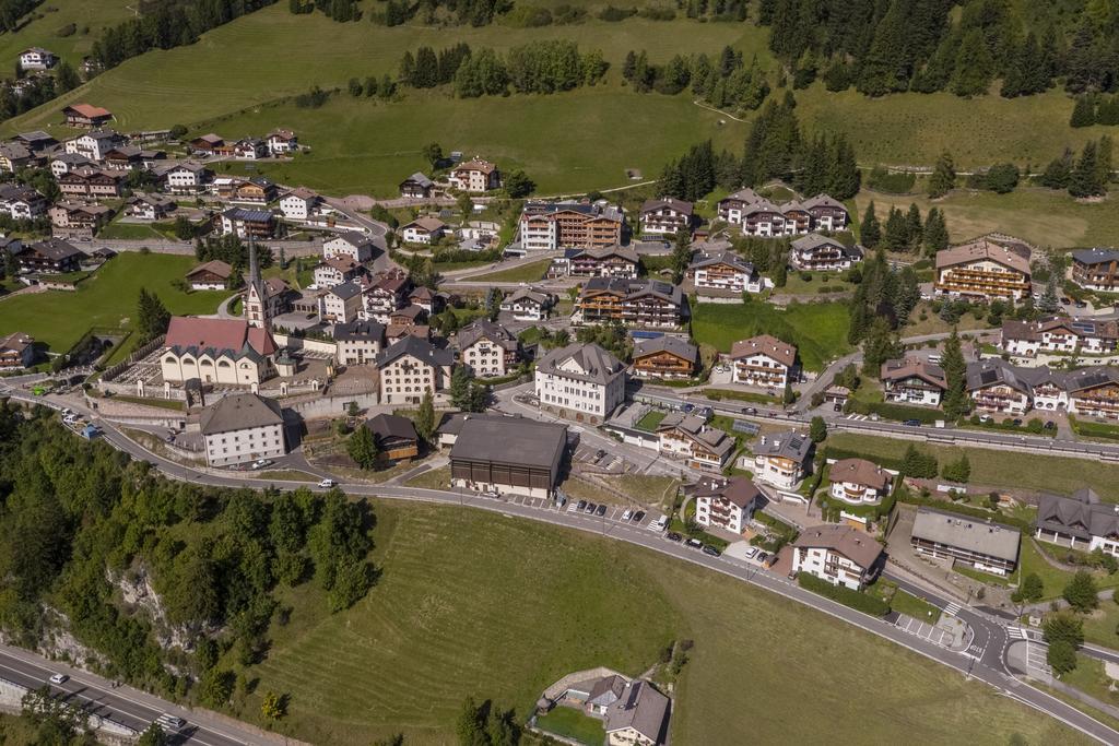Hotel Garni Gardena - Appartments Santa Cristina Val Gardena Екстериор снимка