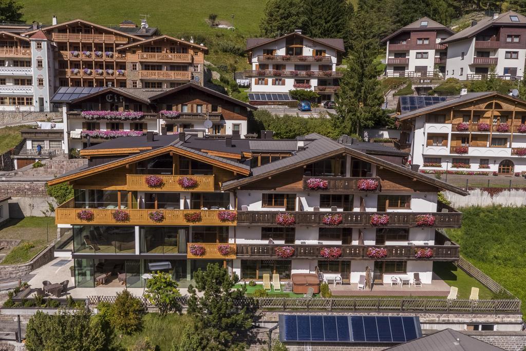 Hotel Garni Gardena - Appartments Santa Cristina Val Gardena Екстериор снимка