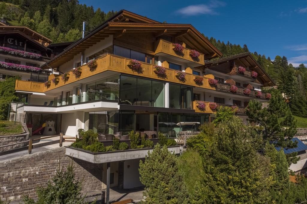 Hotel Garni Gardena - Appartments Santa Cristina Val Gardena Екстериор снимка
