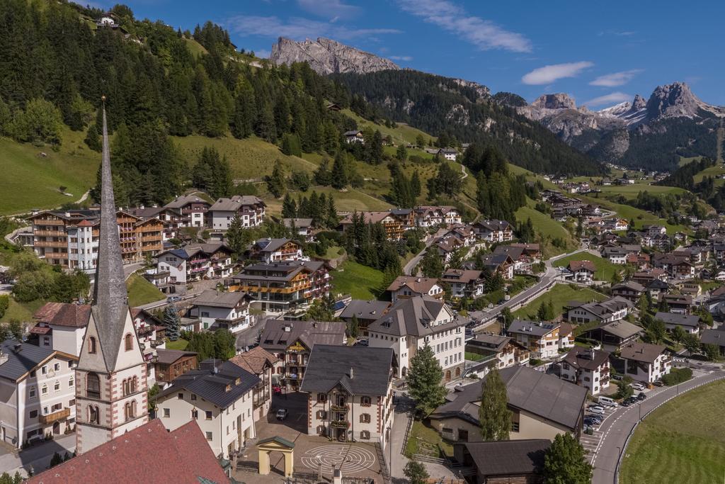 Hotel Garni Gardena - Appartments Santa Cristina Val Gardena Екстериор снимка